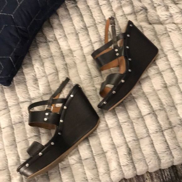 Cute black Dolce Vita wedges - Picture 3 of 5